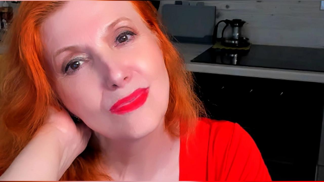 Webcam chat profile for AlmazFireFoxOne: Kissing