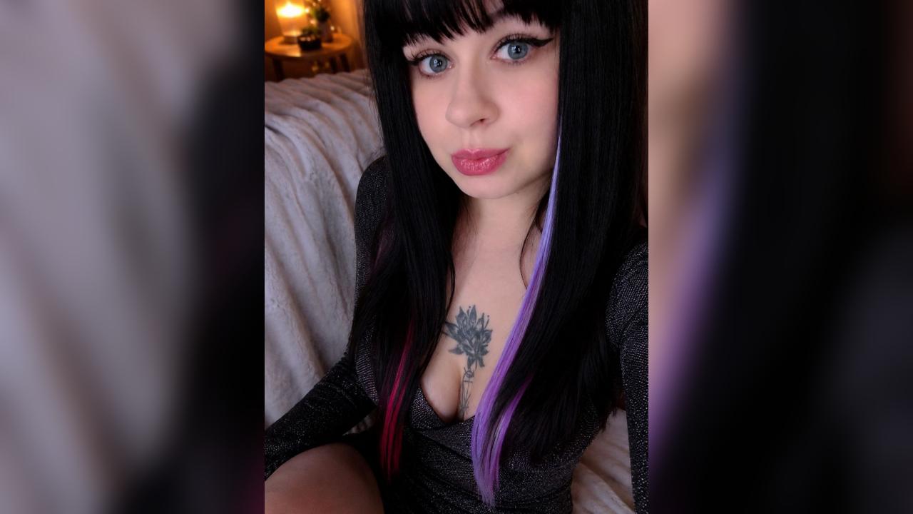Webcam chat profile for SkinToSkin: Legs, feet & shoes