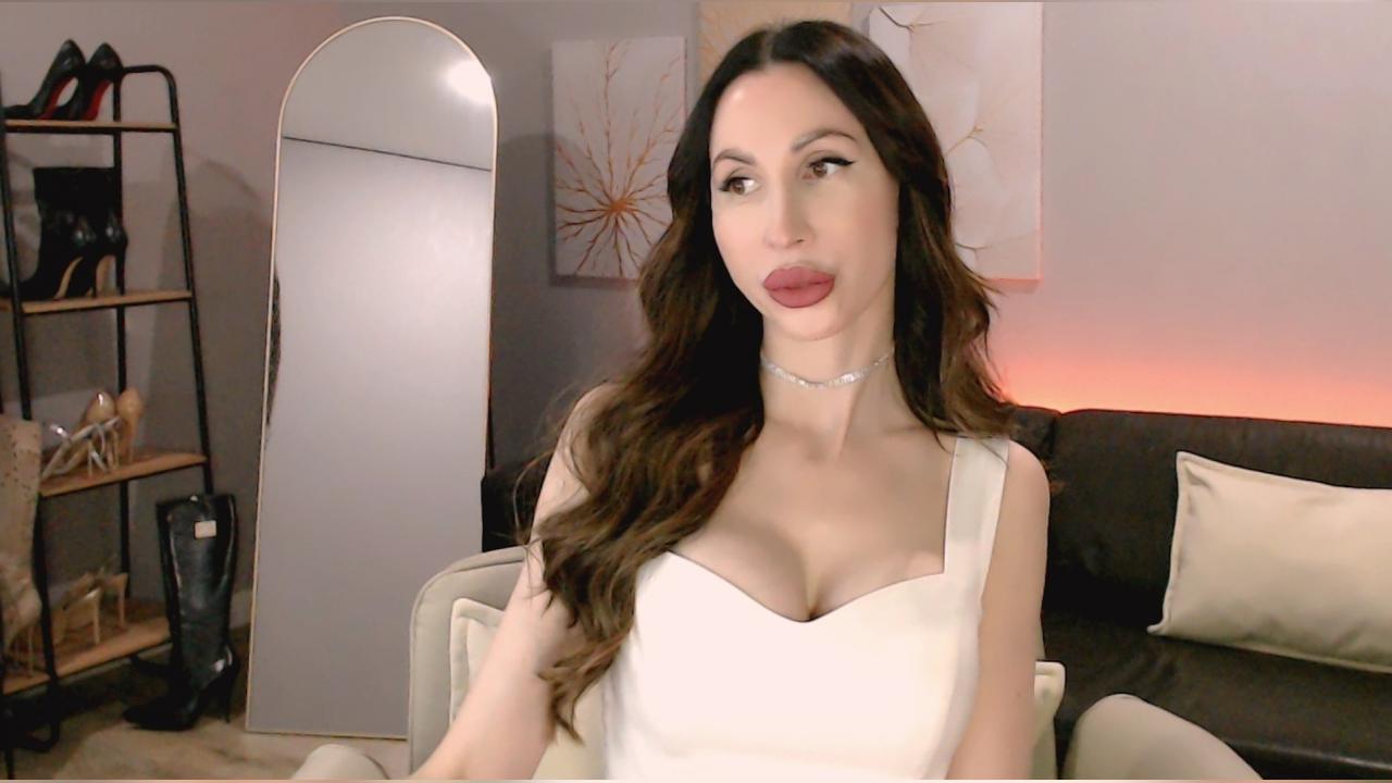 Webcam chat profile for EllaSea: Leather