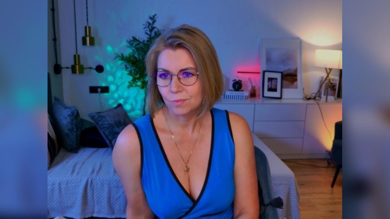 Webcam chat profile for AnnieLight: Legs, feet & shoes