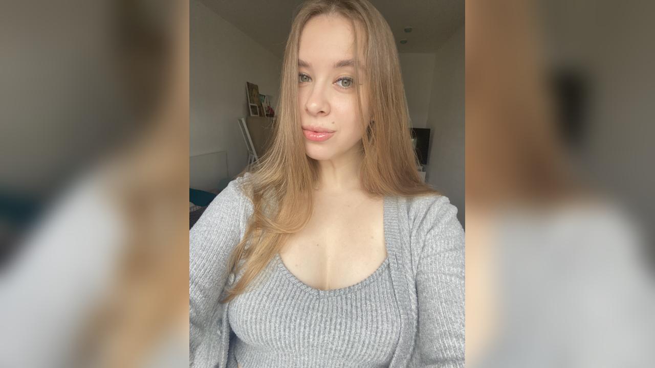 Webcam chat profile for AnnaCare: Travel
