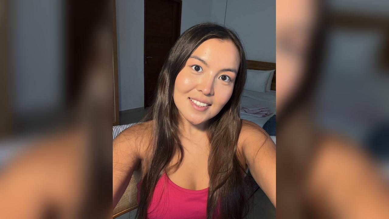 Webcam chat profile for HottestAsian