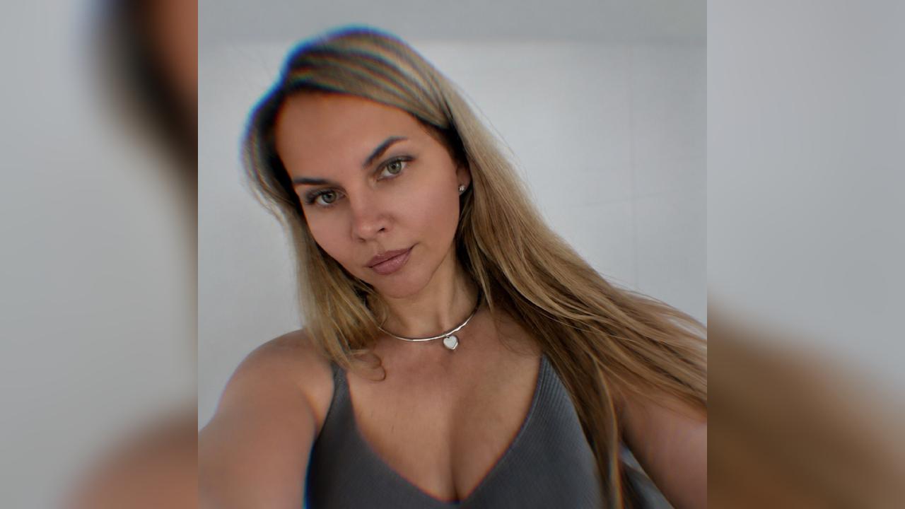 Webcam chat profile for PoisonKiss: Travel