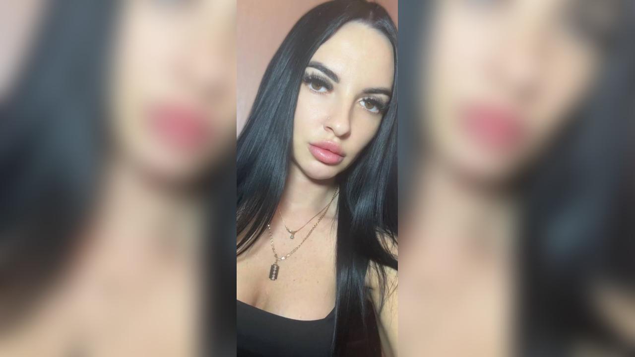 Webcam chat profile for Velmiora: Outfits