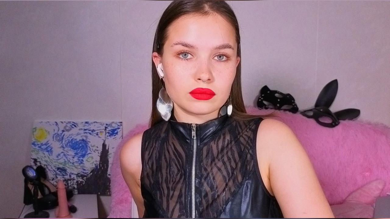 Webcam chat profile for CatherineKaris: Legs, feet & shoes