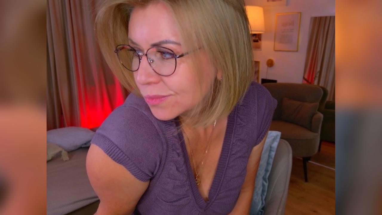 Webcam chat profile for AnnieLight: Legs, feet & shoes