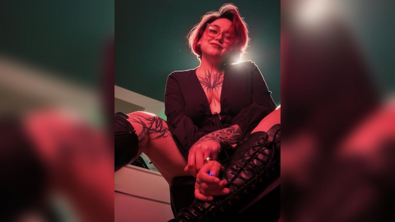 Webcam chat profile for TrueAlice: Slaves