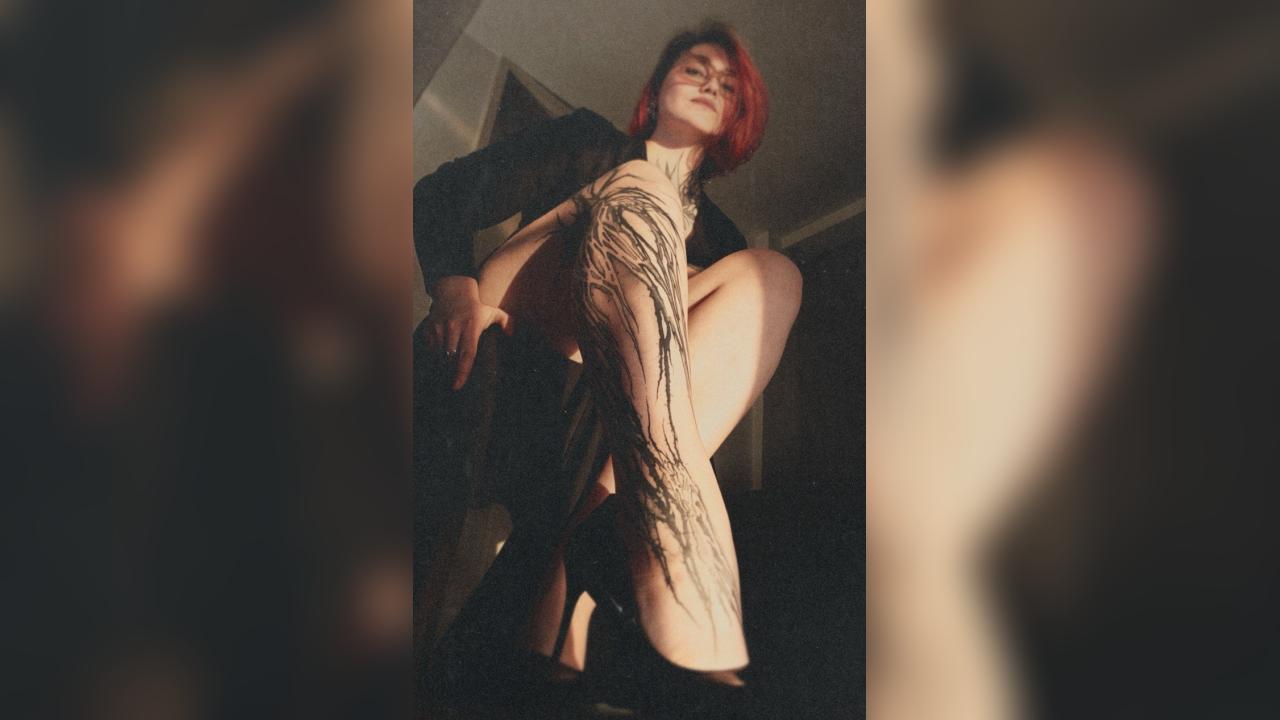 Webcam chat profile for TrueAlice: Legs, feet & shoes
