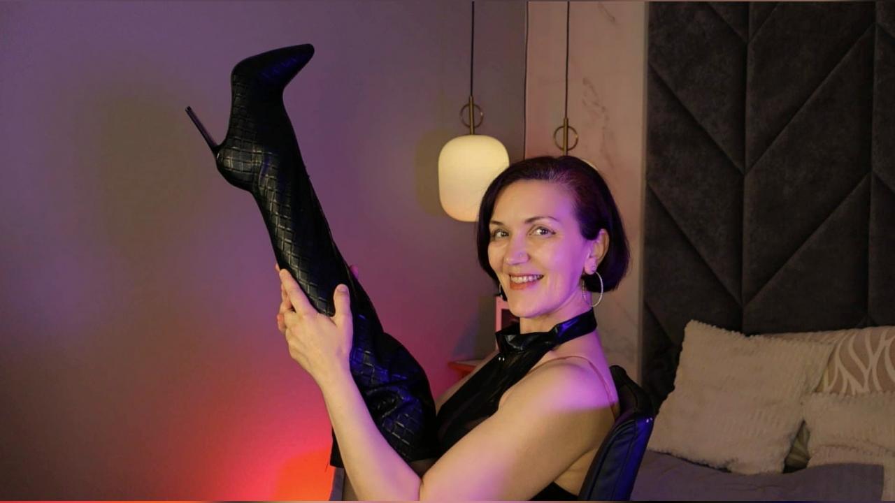 Webcam chat profile for IreneMarlow: Leather