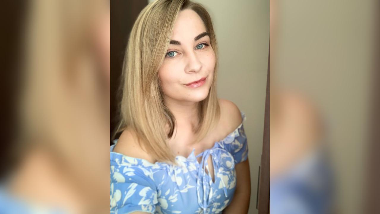 Webcam chat profile for LilacMuse: Ask about my Hobbies