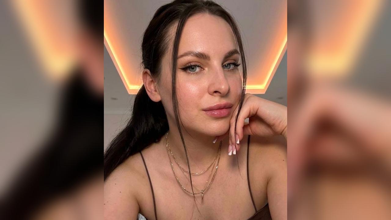 Webcam chat profile for AlexaInlove: Outfits