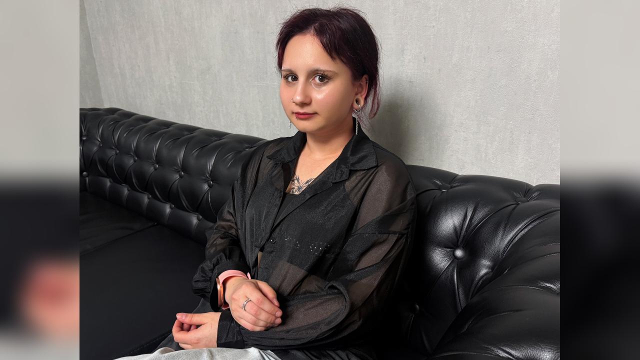 Webcam chat profile for TinaM91: Legs, feet & shoes