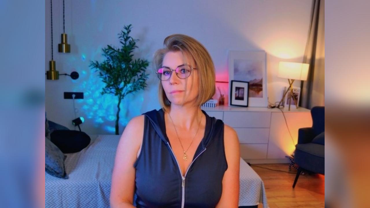 Webcam chat profile for AnnieLight: Legs, feet & shoes