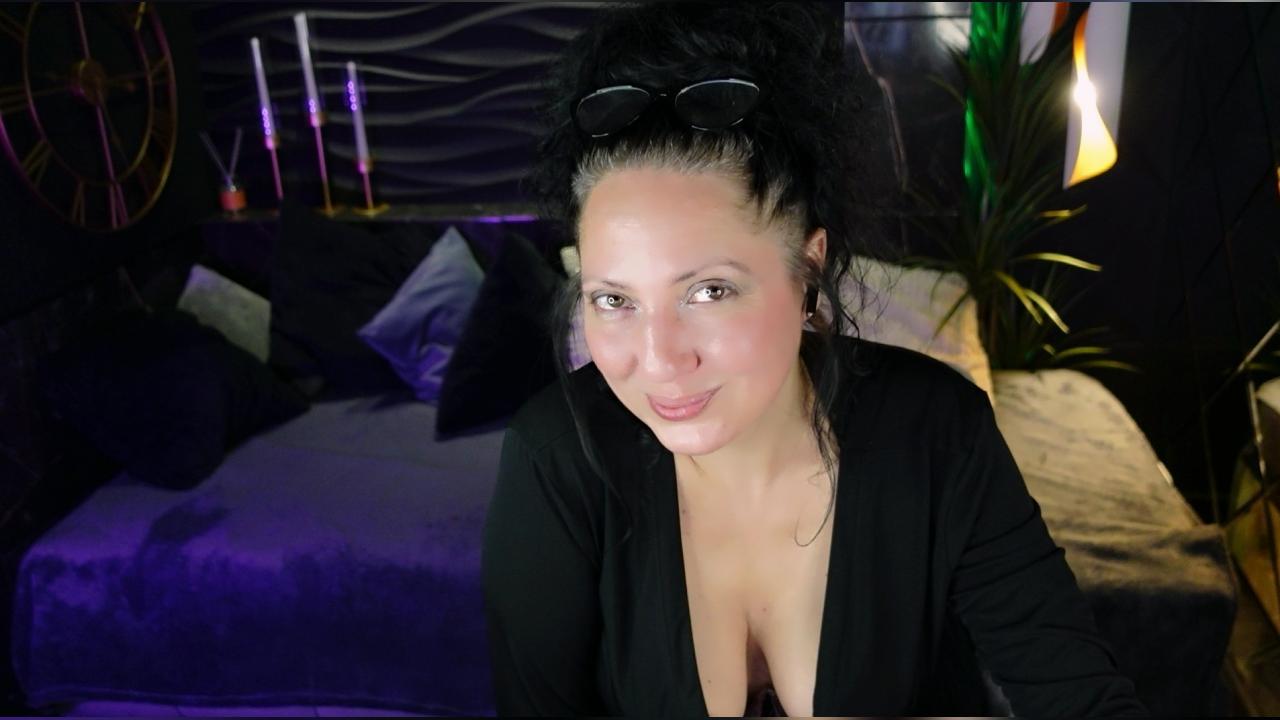 Webcam chat profile for AnitaMuse: Latex & rubber