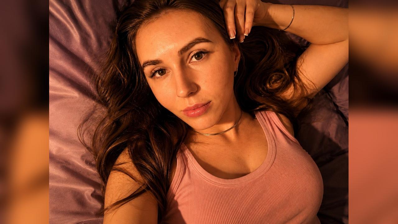 Webcam chat profile for PinkyShadow: Sports