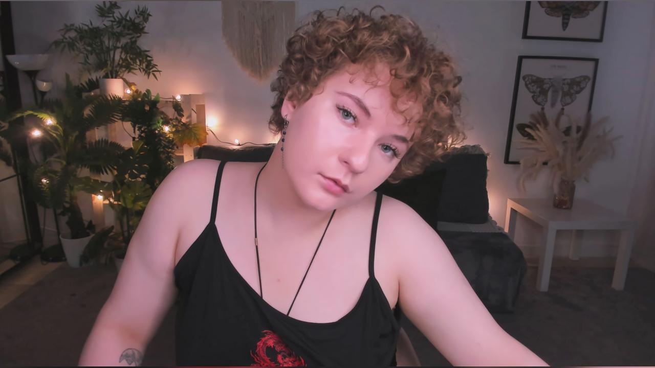 Webcam chat profile for MelittaAdams: Freckles