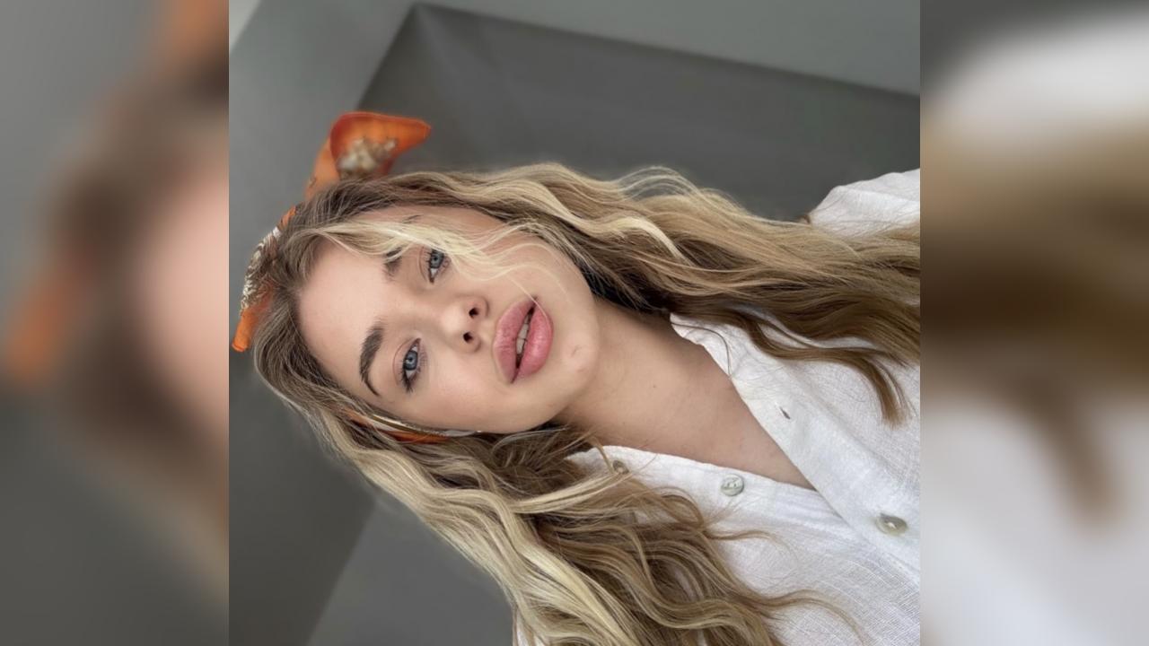 Webcam chat profile for aangeell: Travel