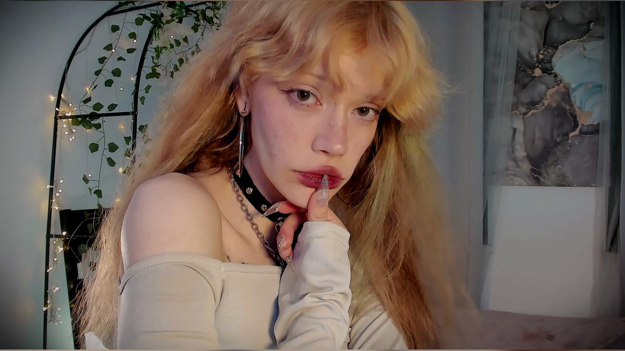 Webcam chat profile for SweetMell: Leather