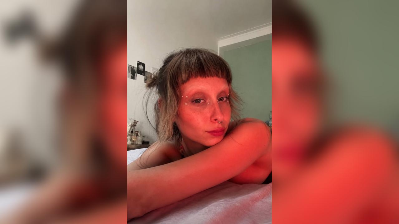Webcam chat profile for lalaland: Travel