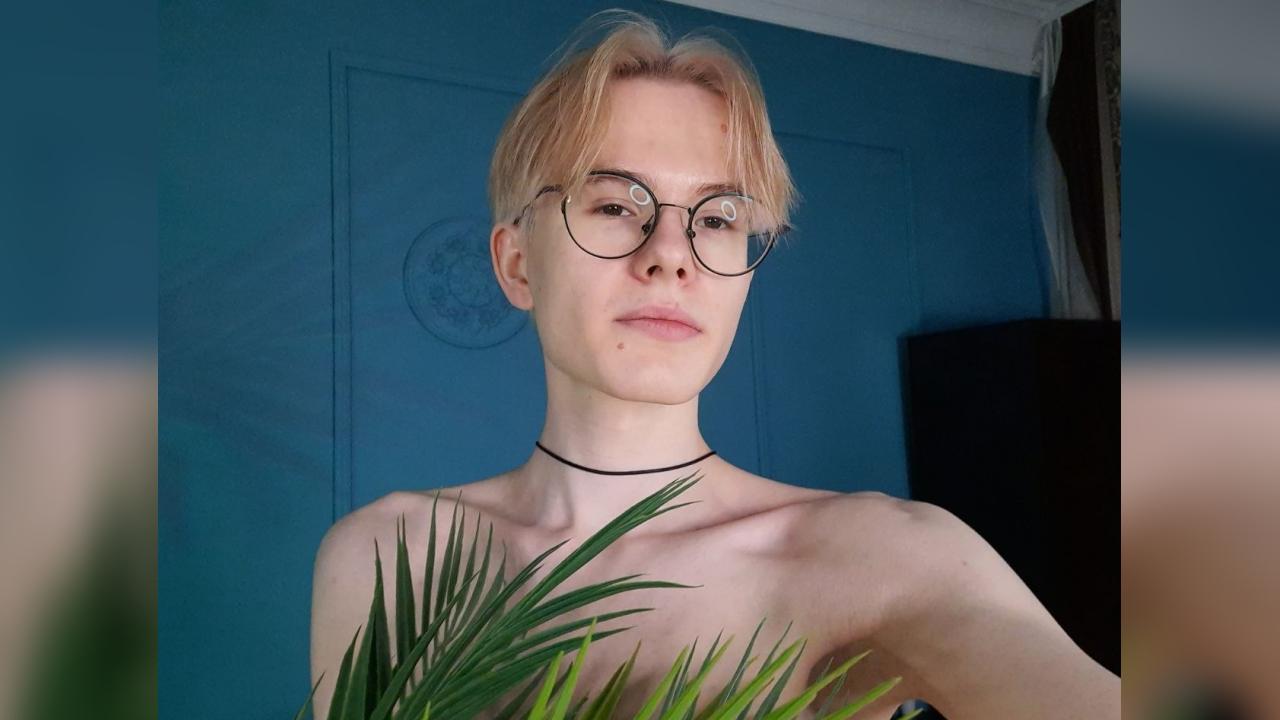 Webcam chat profile for LiamBlair: Nipple play