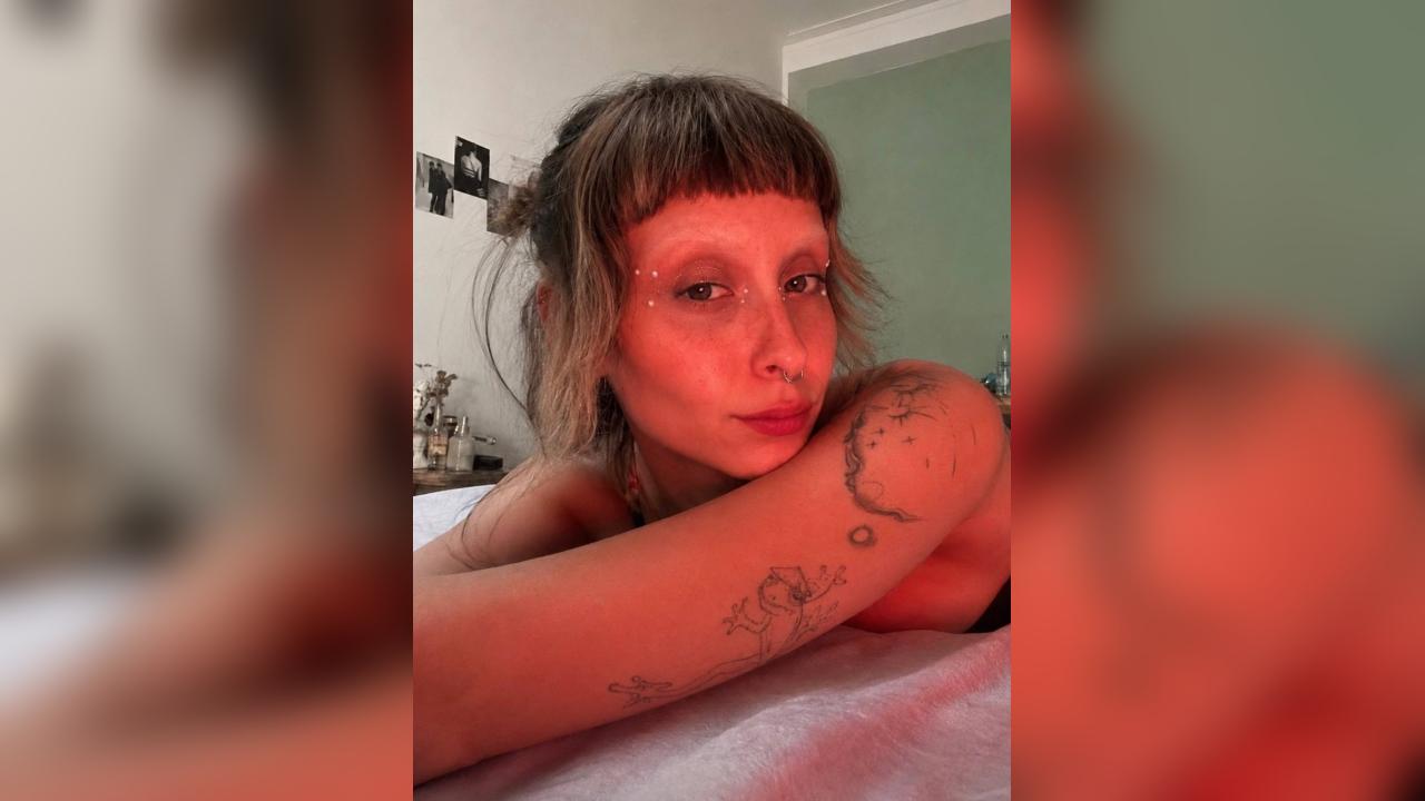 Webcam chat profile for lalaland: Travel
