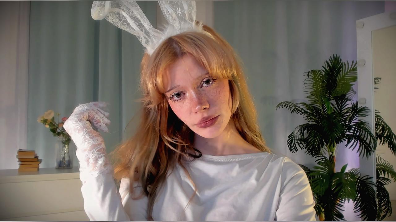 Webcam chat profile for SweetMell: Leather