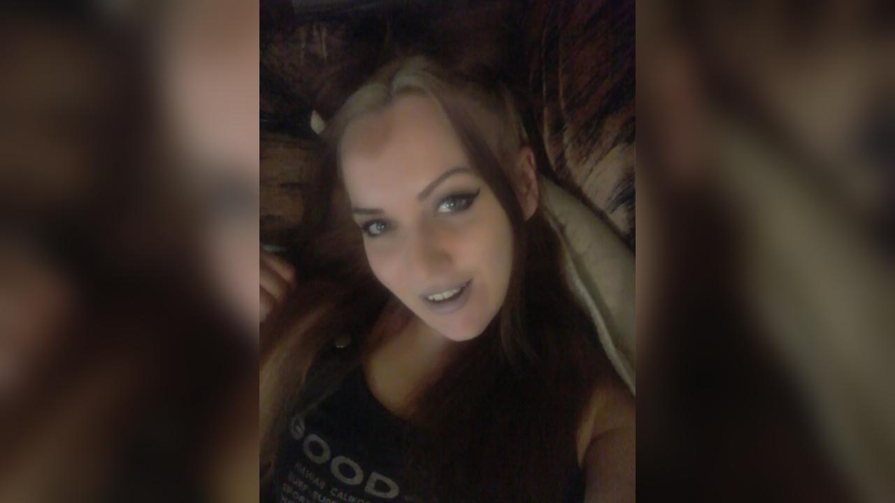 Webcam chat profile for SweetGalatejax: Legs, feet & shoes