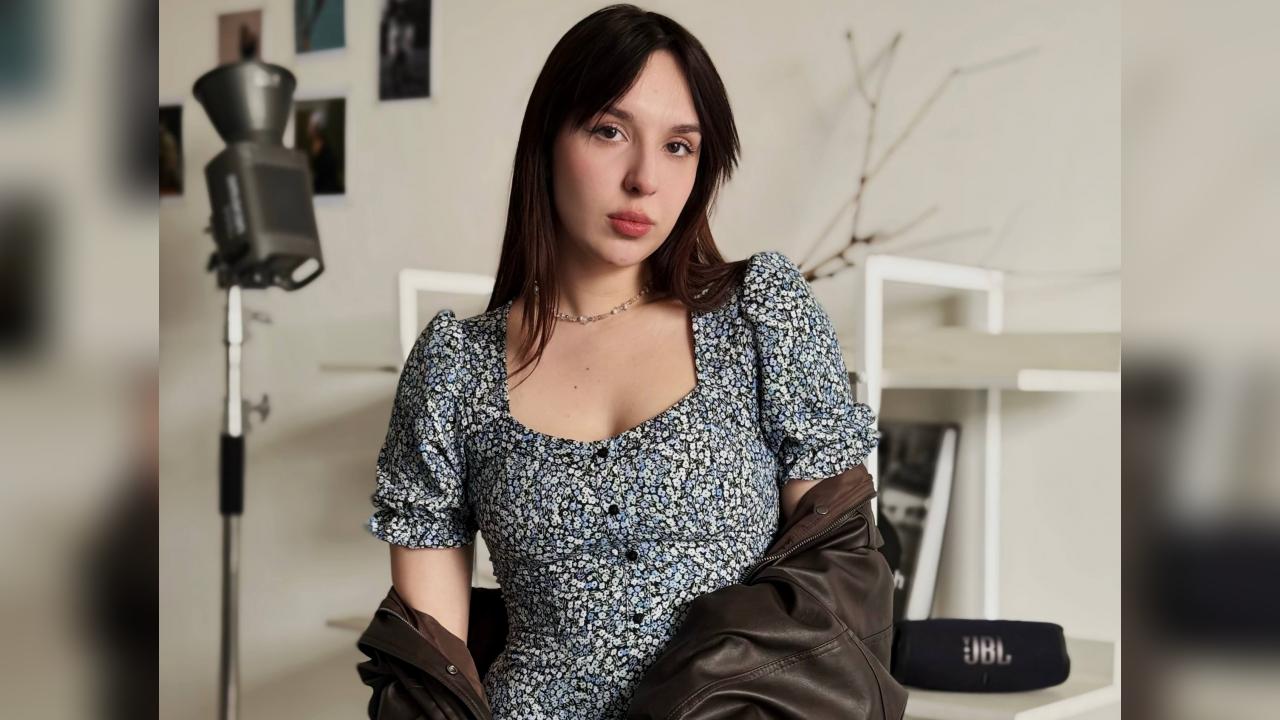 Webcam chat profile for DirtyAngel: Legs, feet & shoes