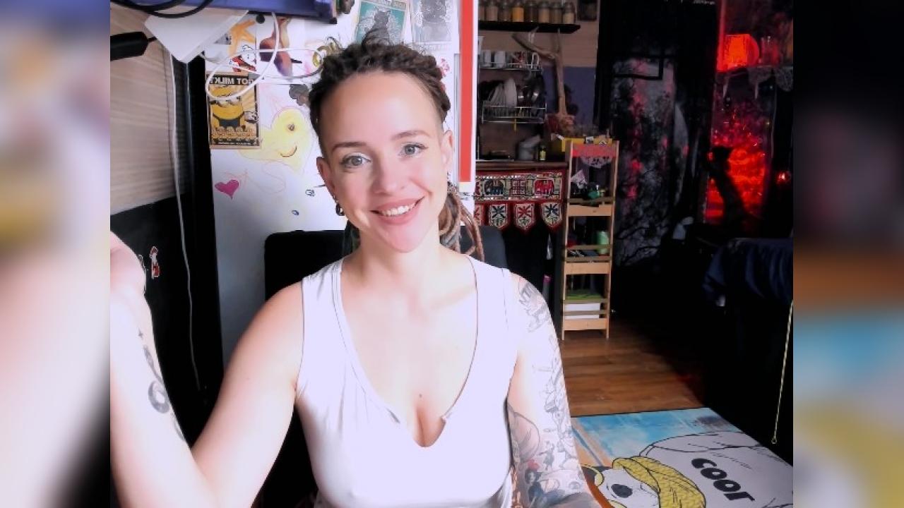 Webcam chat profile for LisaFoxy: Legs, feet & shoes