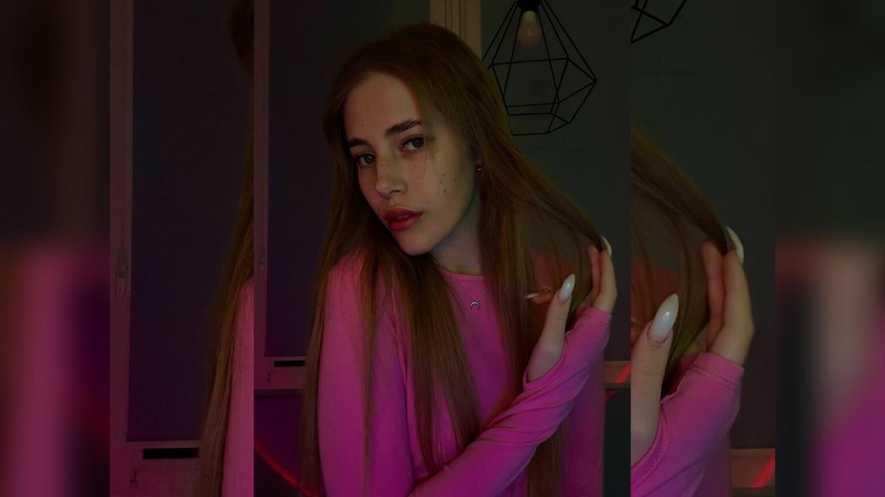 Webcam chat profile for Astella: Outfits