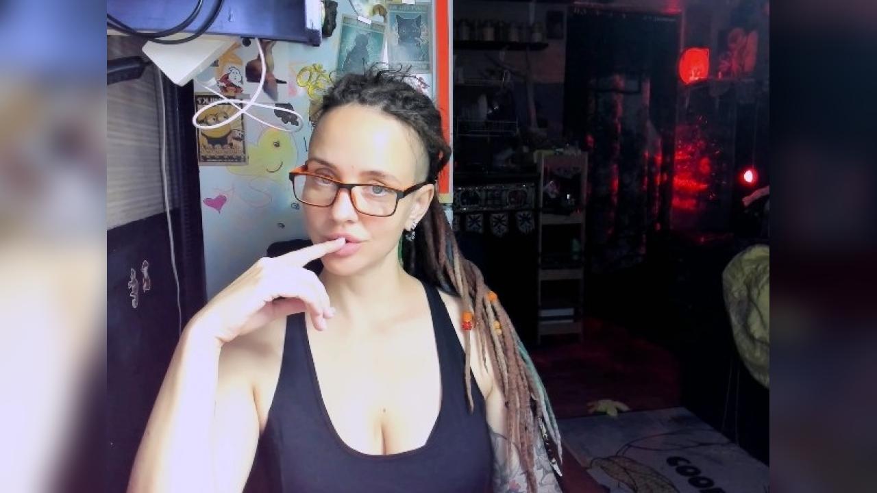Webcam chat profile for LisaFoxy: Legs, feet & shoes