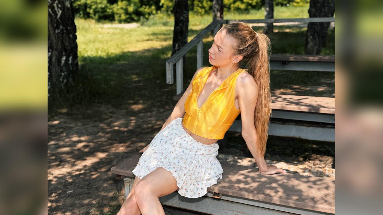 Webcam chat profile for AlexaLust: Legs, feet & shoes