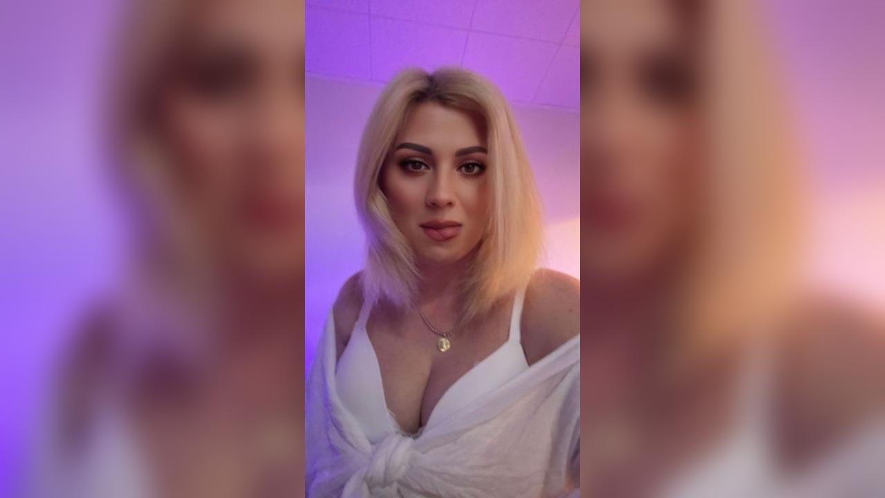 Webcam chat profile for VelvettKiss: Fitness