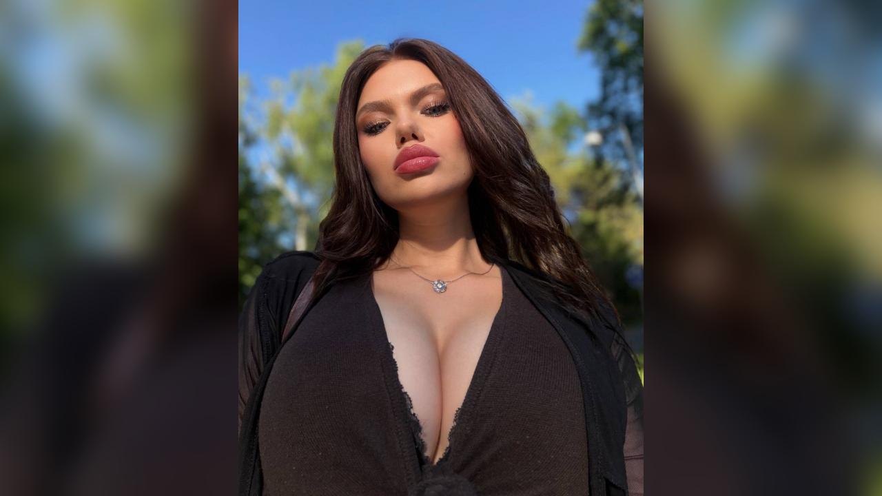 Webcam chat profile for ChloeSinclair: Ask about my Hobbies