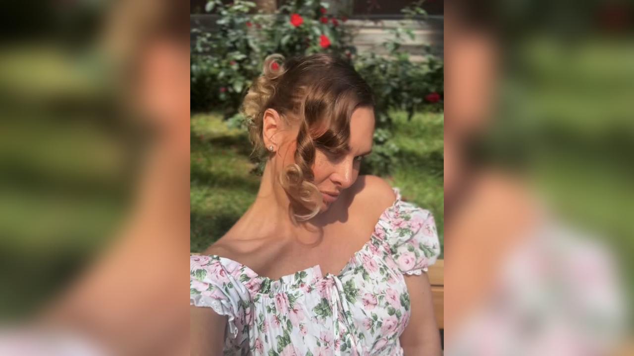 Webcam chat profile for WonderfulWoman: Smoking