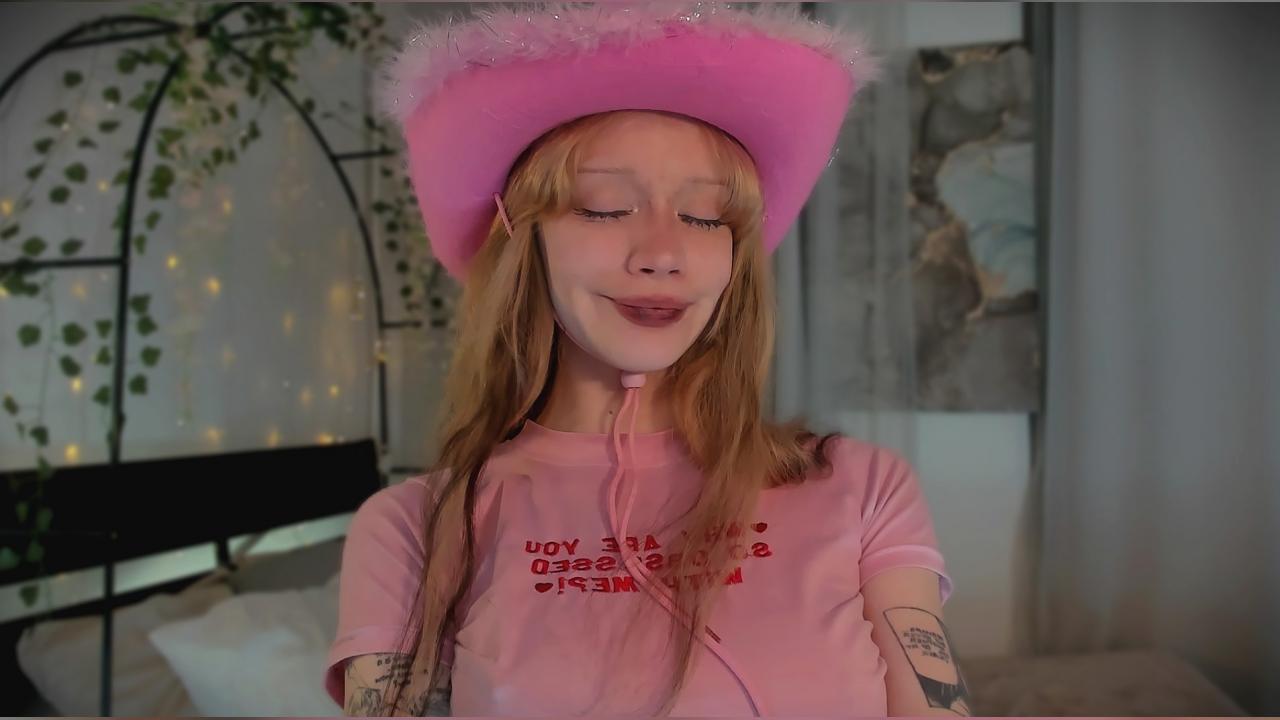 Webcam chat profile for SweetMell: Leather