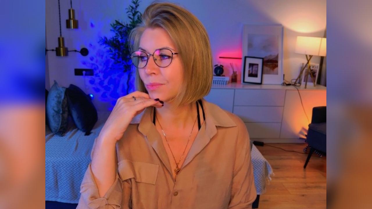 Webcam chat profile for AnnieLight: Legs, feet & shoes