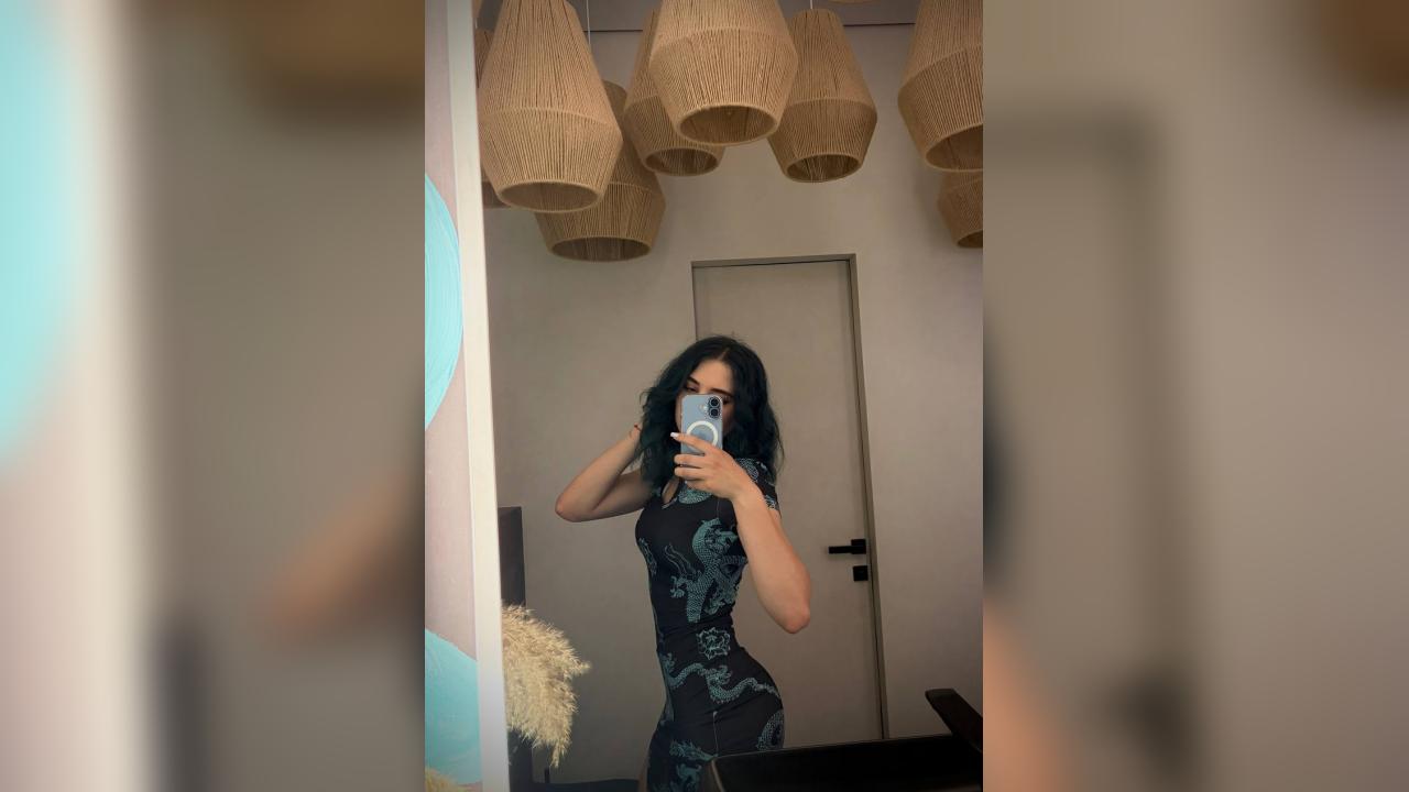 Webcam chat profile for Rietel: Piercings & tattoos