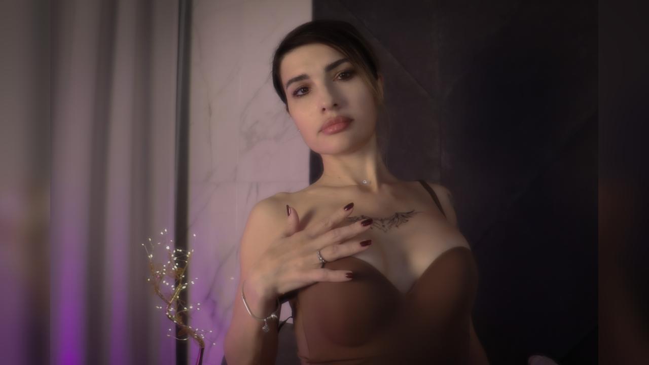 Webcam chat profile for AdeleNovak: Kissing