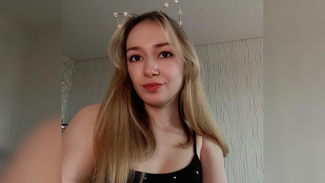 Webcam chat profile for AnnaBanana: Legs, feet & shoes