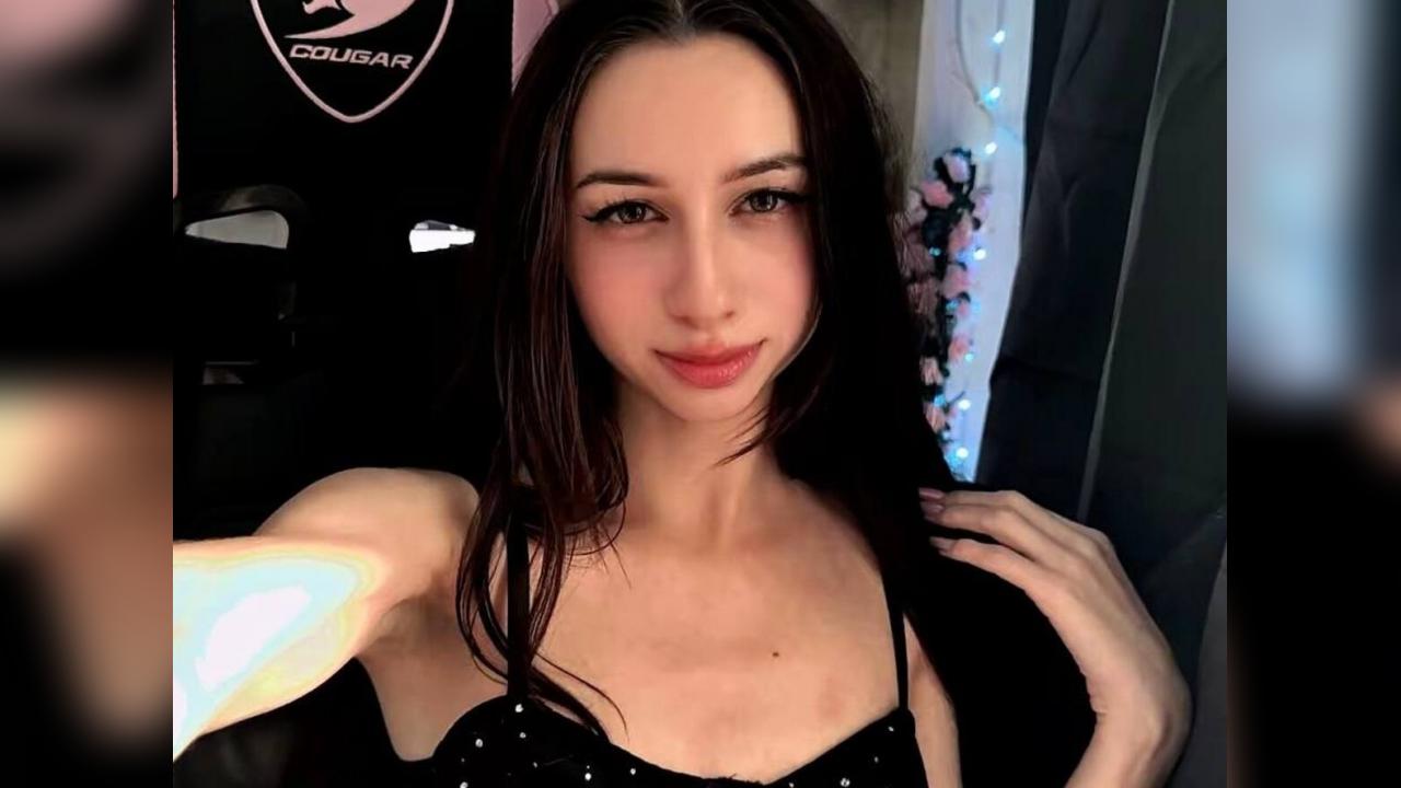 Webcam chat profile for MoonMuse: Outfits