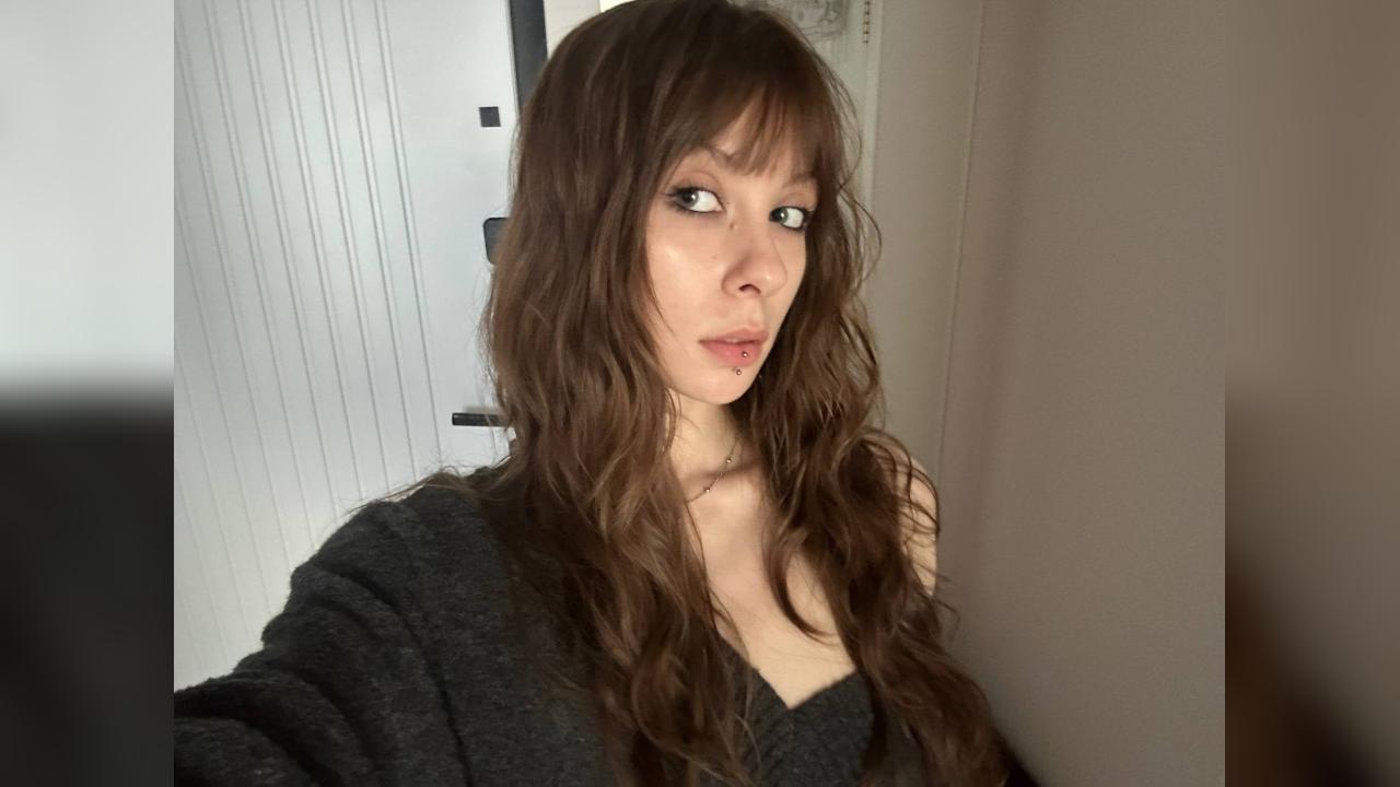 Webcam chat profile for TwoMood: Piercings & tattoos