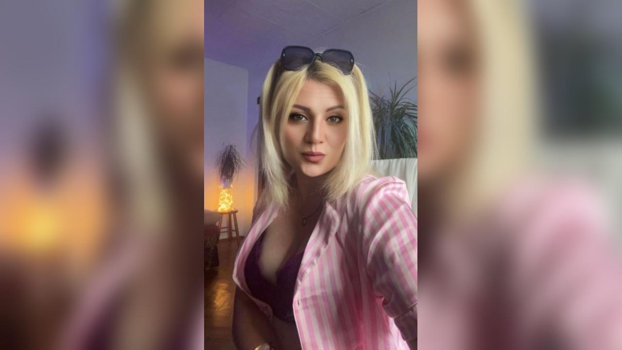 Webcam chat profile for VelvettKiss: Fitness