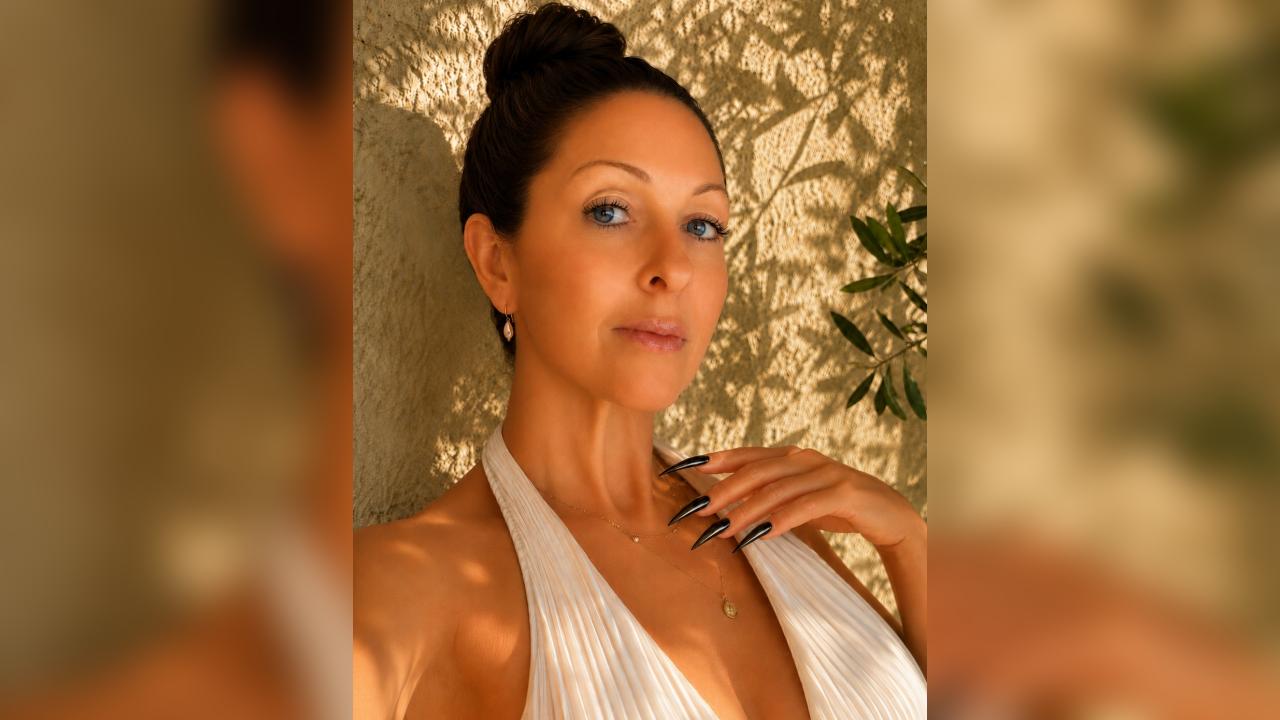 Webcam chat profile for Kira1Sun: Smoking