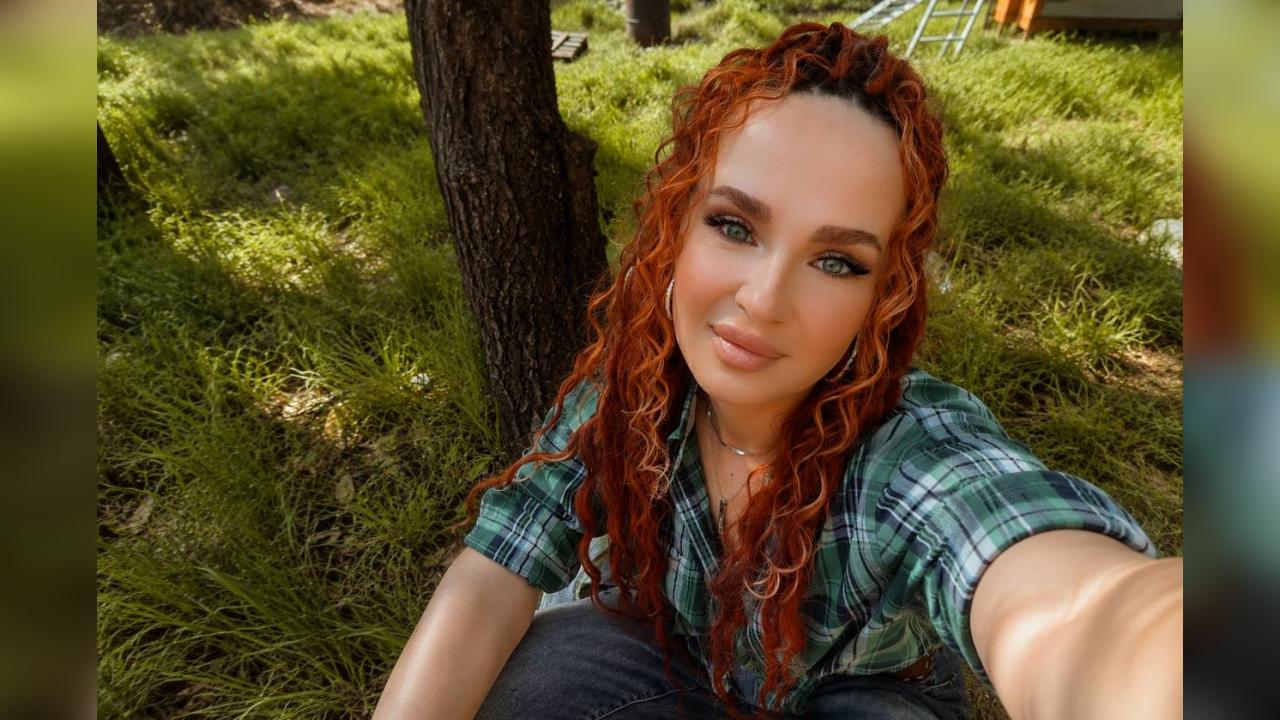 Webcam chat profile for YourMiraa: Cooking