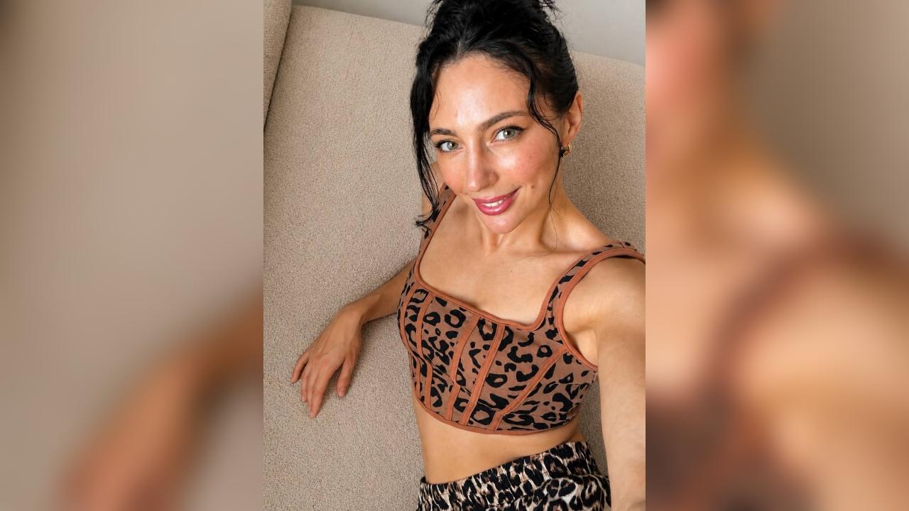 Webcam chat profile for Feniksa: Legs, feet & shoes