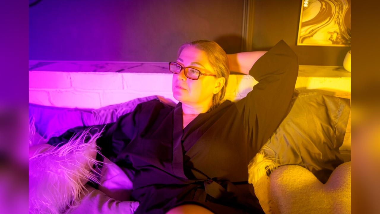 Webcam chat profile for AlexandraKind: Legs, feet & shoes