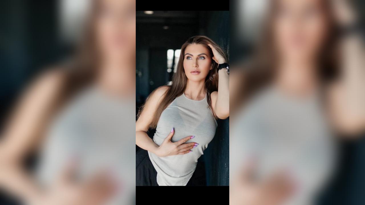 Webcam chat profile for ElizaMaren: Outfits