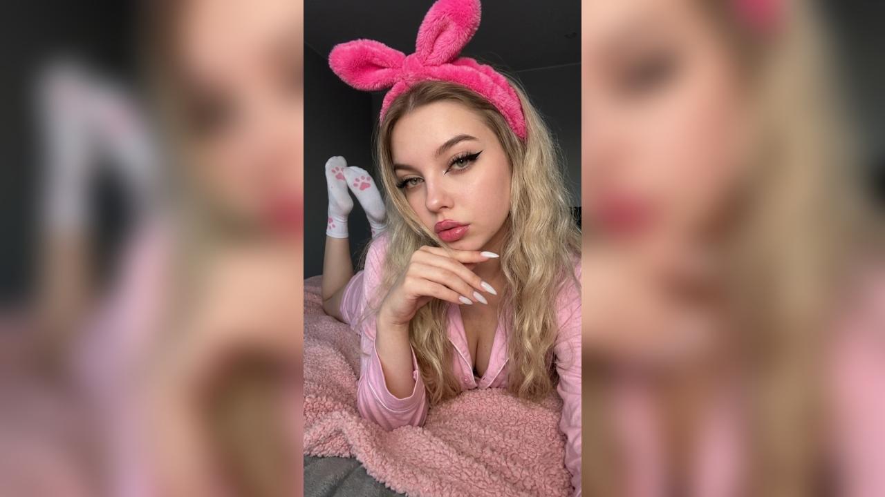 Webcam chat profile for BlackElla: Dancing