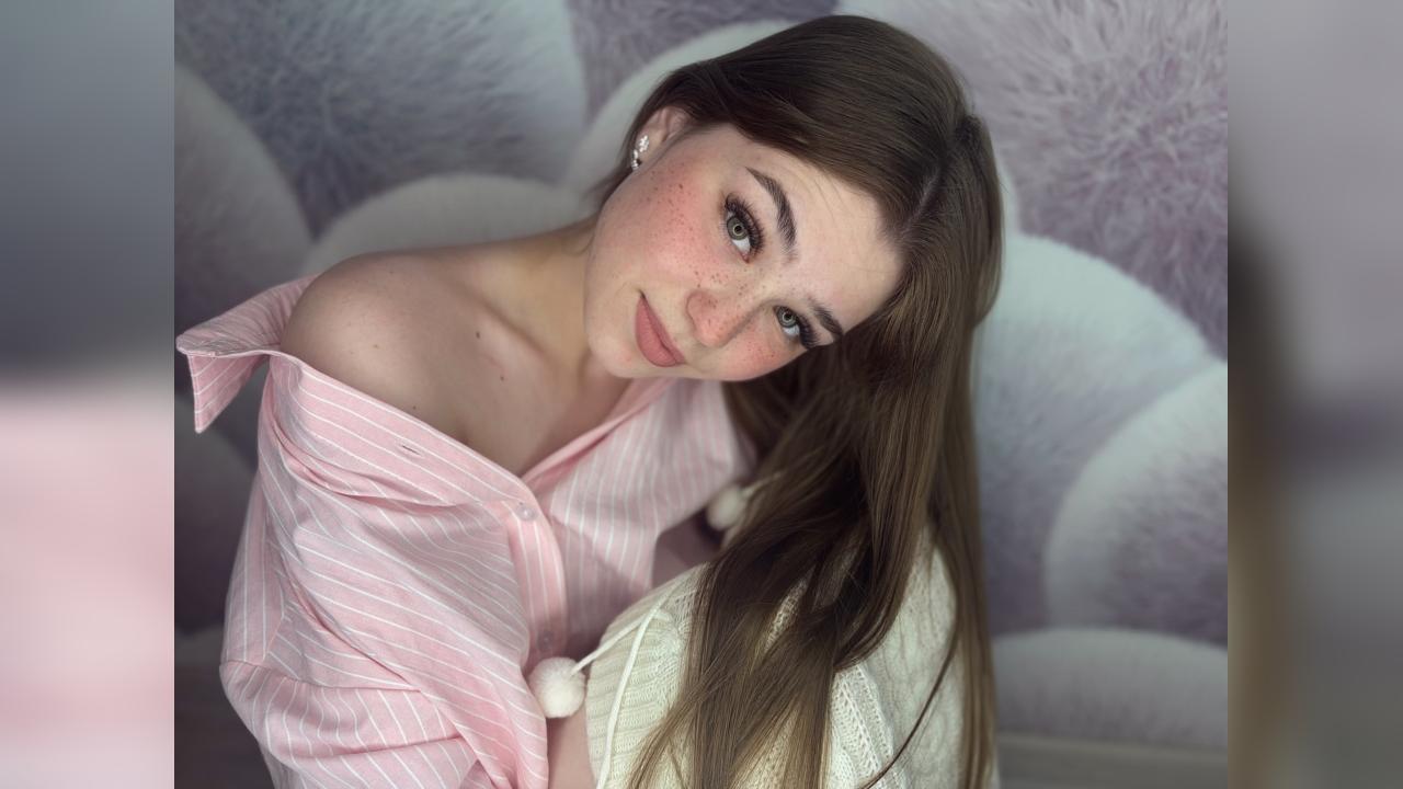Webcam chat profile for KellyKissX: Legs, feet & shoes